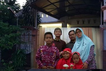 Detail Foto Keluarga Pelaku Bom Surabaya Nomer 5