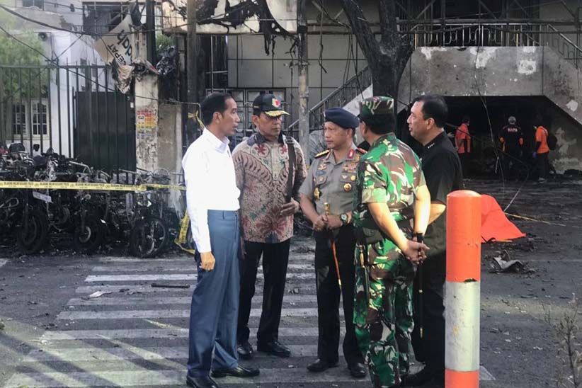 Detail Foto Keluarga Pelaku Bom Surabaya Nomer 36