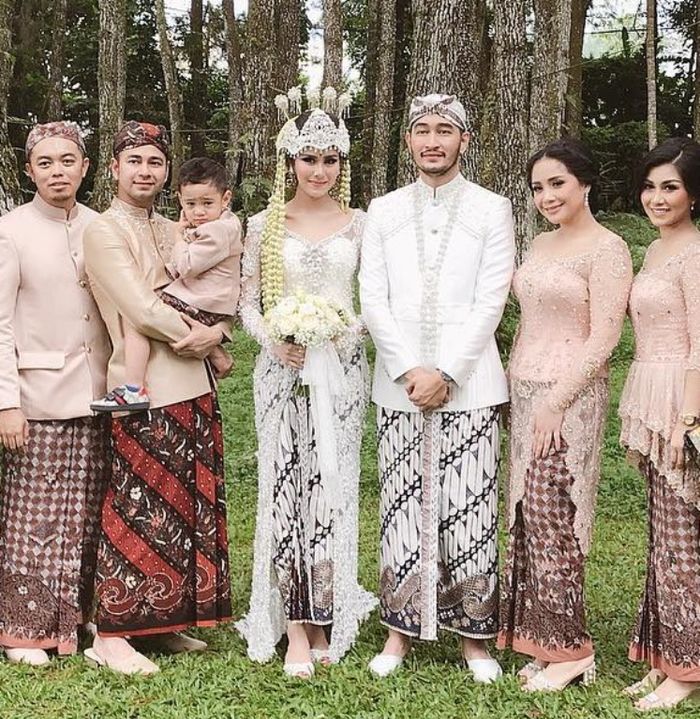 Detail Foto Keluarga Pengantin Nomer 20