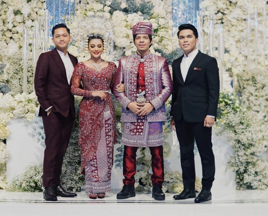 Detail Foto Keluarga Pengantin Nomer 32