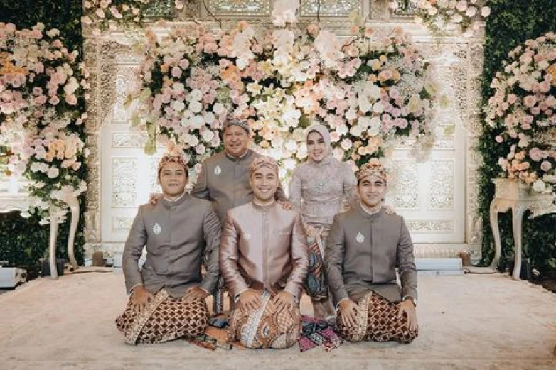 Detail Foto Keluarga Pengantin Nomer 41