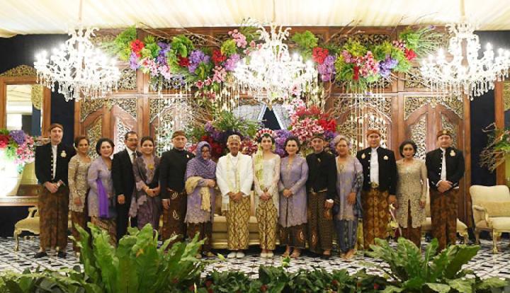 Detail Foto Keluarga Pengantin Nomer 7