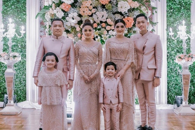 Detail Foto Keluarga Pernikahan Nomer 10