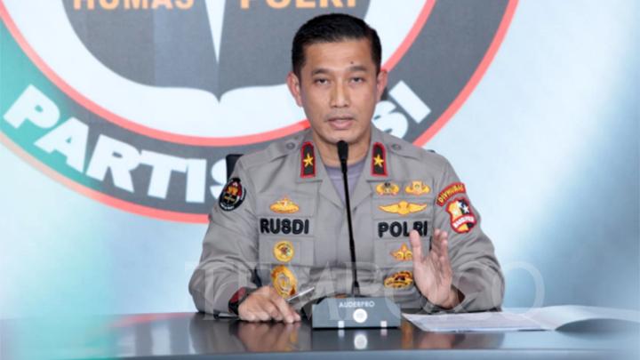 Detail Foto Keluarga Polri Nomer 15