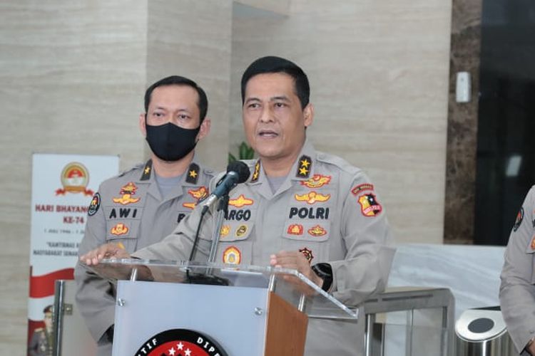 Detail Foto Keluarga Polri Nomer 17