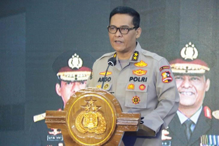 Detail Foto Keluarga Polri Nomer 18