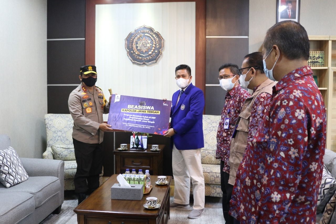 Detail Foto Keluarga Polri Nomer 28