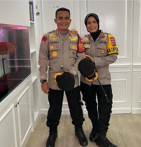 Detail Foto Keluarga Polri Nomer 6