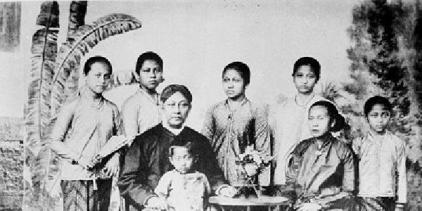 Detail Foto Keluarga Ra Kartini Nomer 10