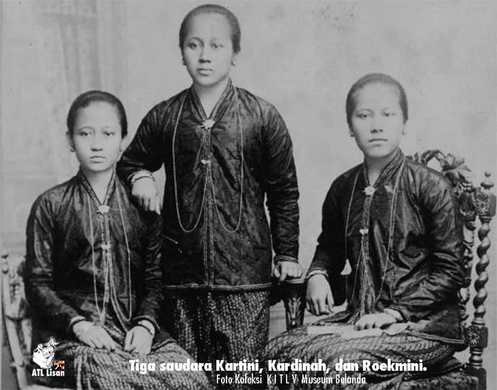 Detail Foto Keluarga Ra Kartini Nomer 16