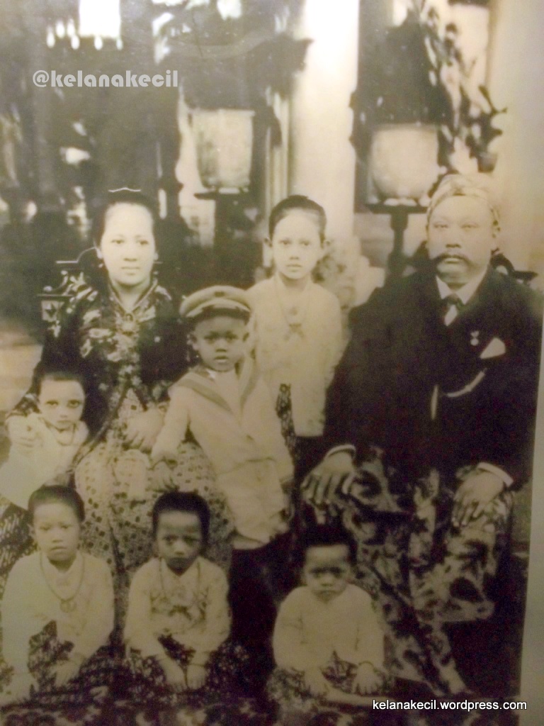 Detail Foto Keluarga Ra Kartini Nomer 33