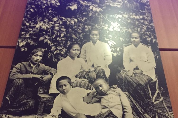 Detail Foto Keluarga Ra Kartini Nomer 8