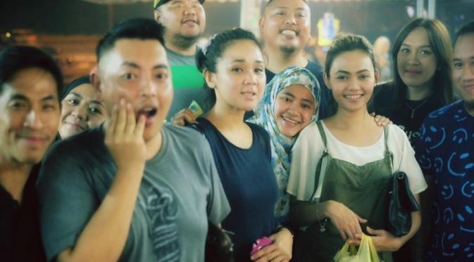 Detail Foto Keluarga Rina Nose Nomer 14