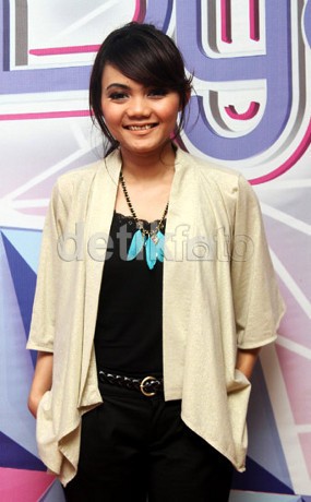 Detail Foto Keluarga Rina Nose Nomer 37