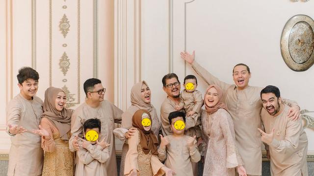 Detail Foto Keluarga Saat Lebaran Nomer 7