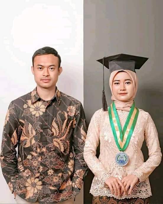 Detail Foto Keluarga Saat Wisuda Nomer 8