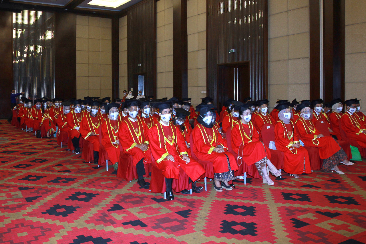 Detail Foto Keluarga Saat Wisuda Nomer 27