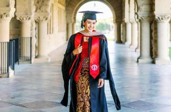 Detail Foto Keluarga Saat Wisuda Nomer 31