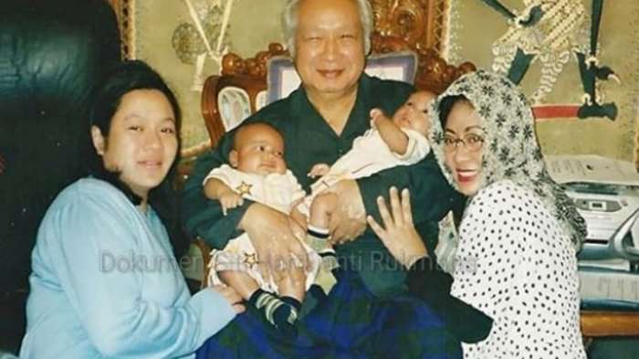 Detail Foto Keluarga Soeharto Nomer 9