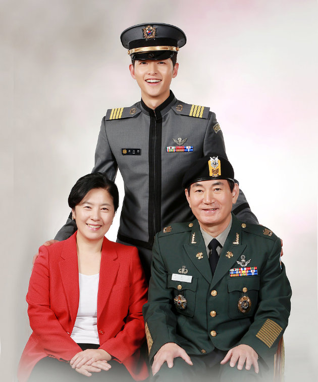 Detail Foto Keluarga Song Joong Ki Nomer 5