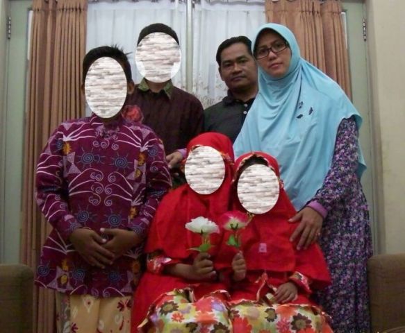 Detail Foto Keluarga Teroris Surabaya Nomer 5