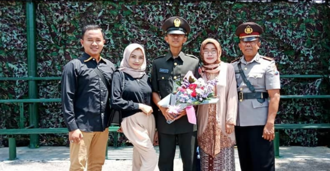 Detail Foto Keluarga Tni Nomer 7