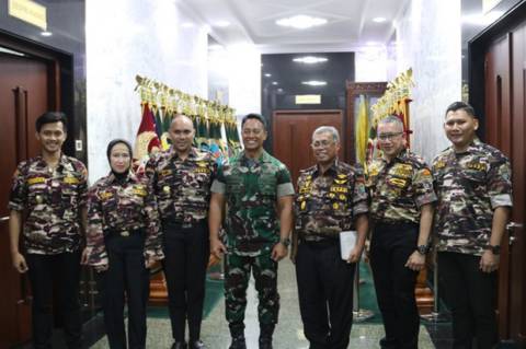 Detail Foto Keluarga Tni Nomer 38