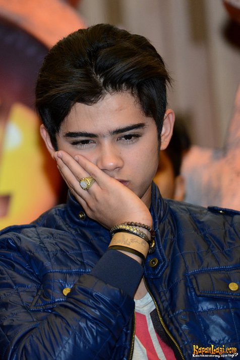 Detail Foto Keren Aliando Syarief Nomer 51