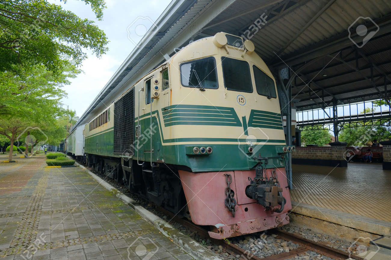 Detail Foto Kereta Api Indonesia Nomer 47