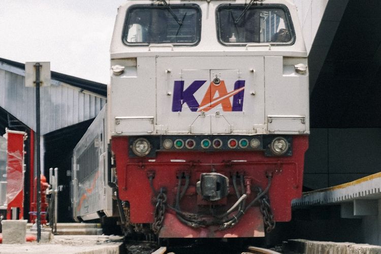 Detail Foto Kereta Api Indonesia Nomer 6