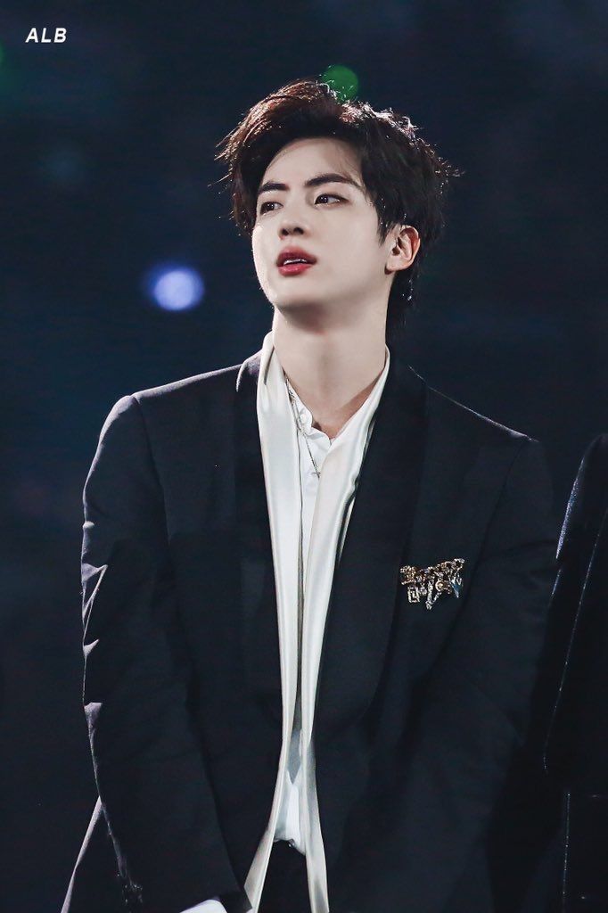 Detail Foto Kim Seokjin Bts Nomer 5