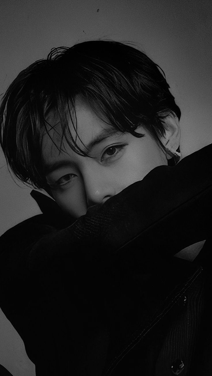 Detail Foto Kim Taehyung Hitam Putih Nomer 3