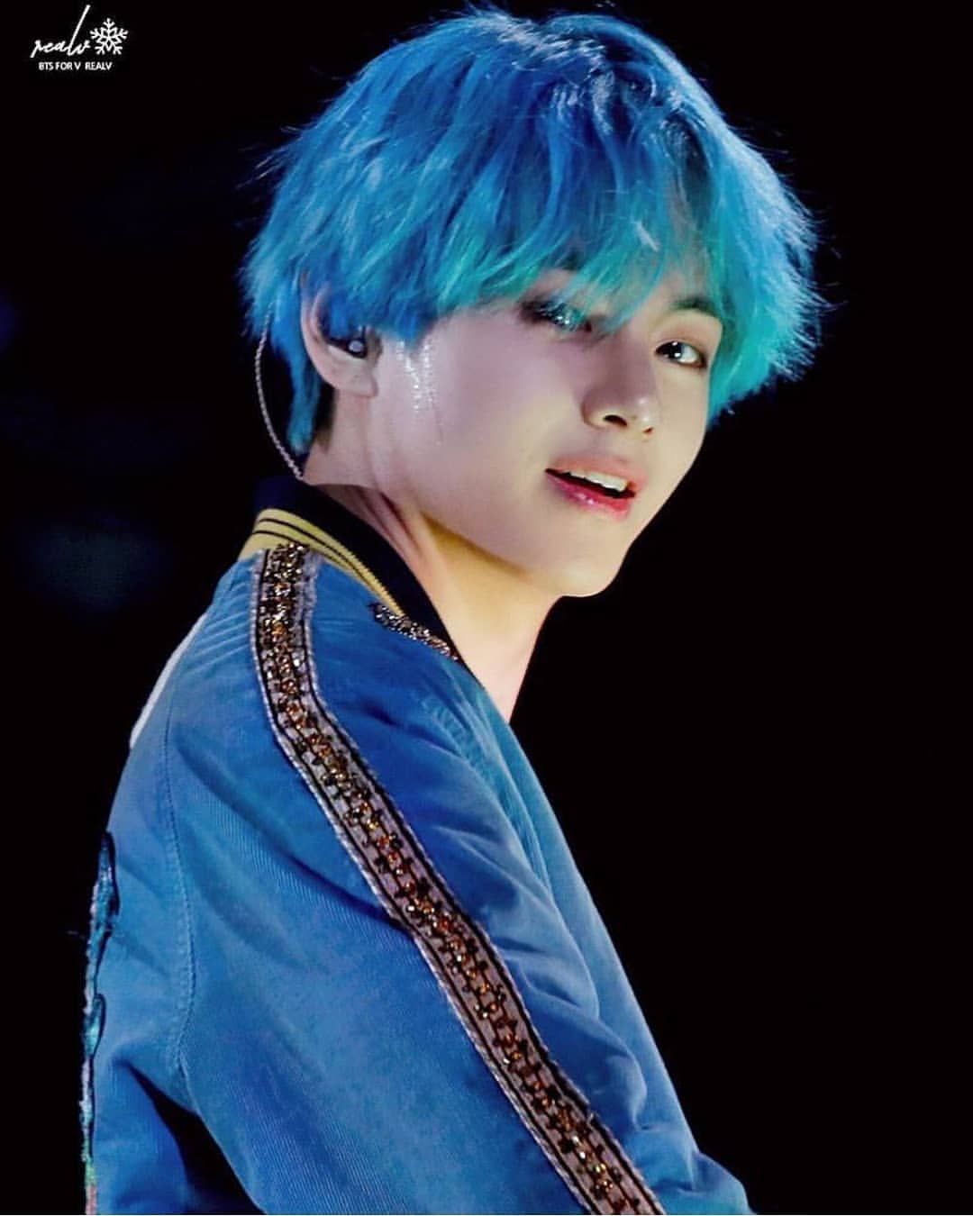 Foto Kim Taehyung Rambut Biru - KibrisPDR