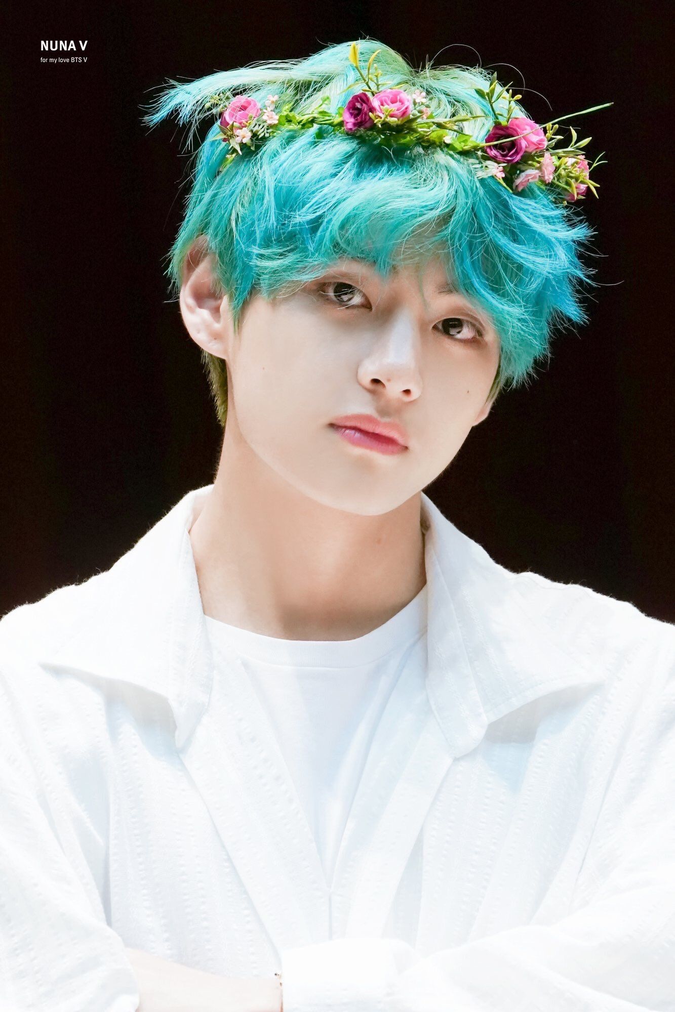 Detail Foto Kim Taehyung Rambut Biru Nomer 14