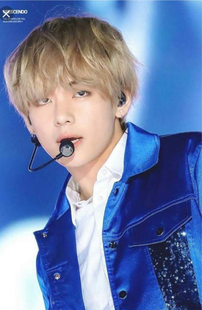 Detail Foto Kim Taehyung Rambut Biru Nomer 37