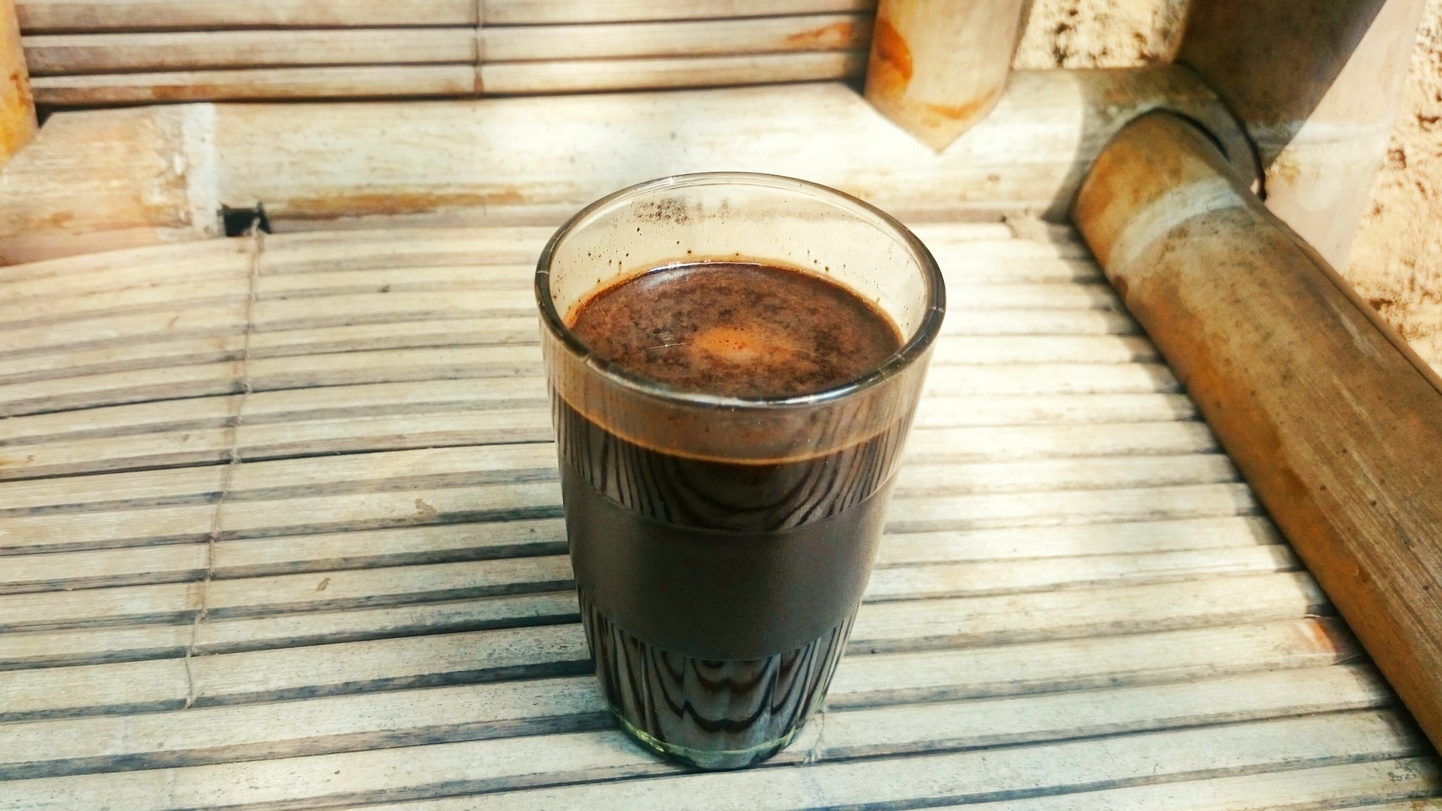 Detail Foto Kopi Hitam Di Gelas Nomer 3