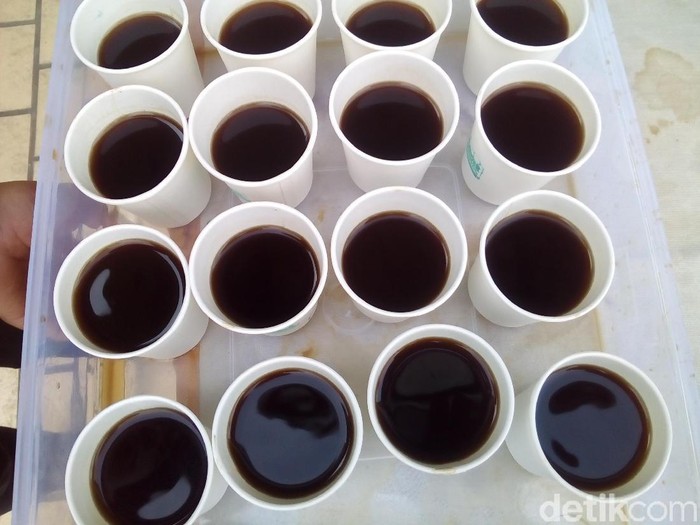 Detail Foto Kopi Hitam Di Gelas Nomer 42