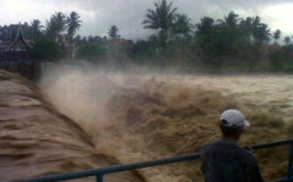 Detail Foto Korban Banjir Bandang Garut Nomer 14