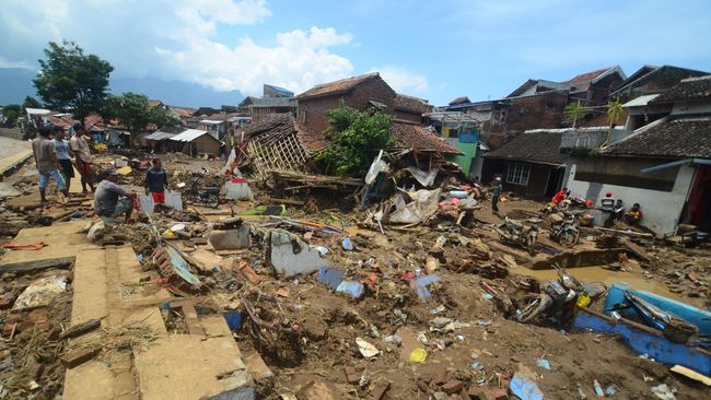 Detail Foto Korban Banjir Bandang Garut Nomer 3