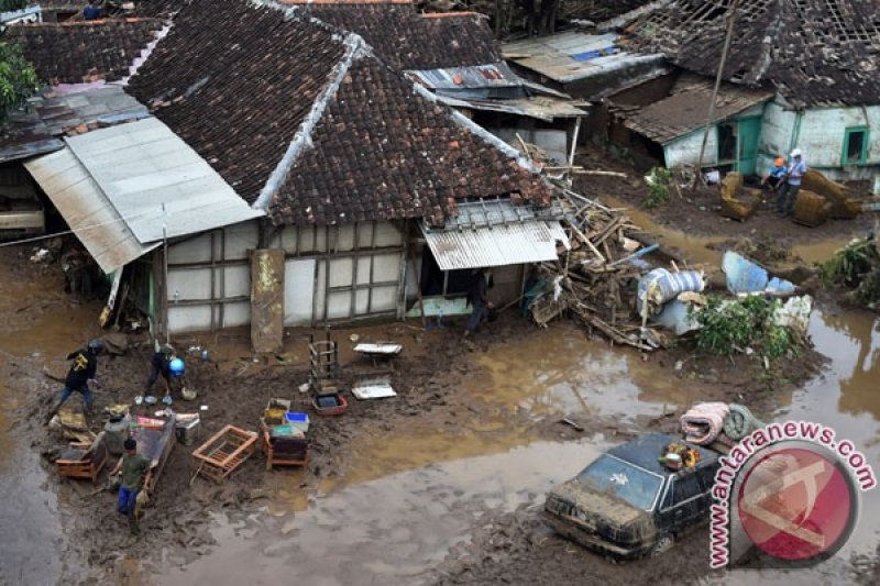 Detail Foto Korban Banjir Bandang Garut Nomer 20