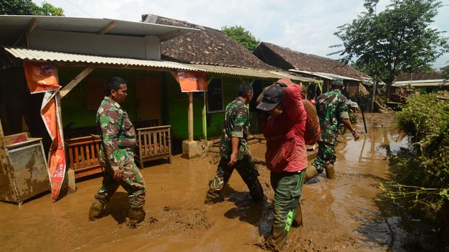 Detail Foto Korban Banjir Bandang Garut Nomer 28