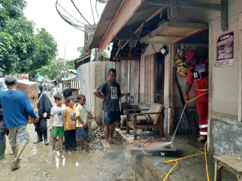 Detail Foto Korban Banjir Bandang Garut Nomer 29