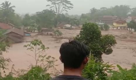 Detail Foto Korban Banjir Bandang Garut Nomer 43