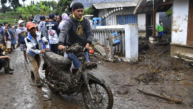 Detail Foto Korban Banjir Bandang Garut Nomer 44