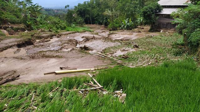 Detail Foto Korban Banjir Bandang Garut Nomer 46