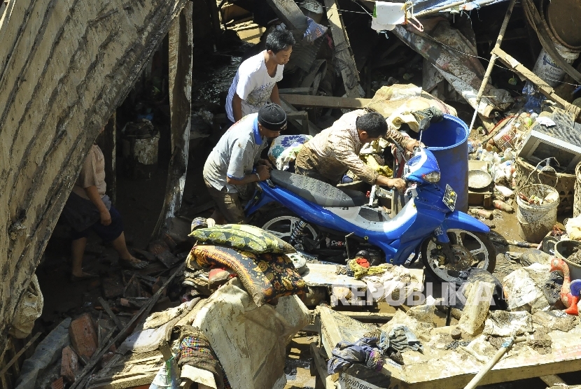Detail Foto Korban Banjir Bandang Garut Nomer 10