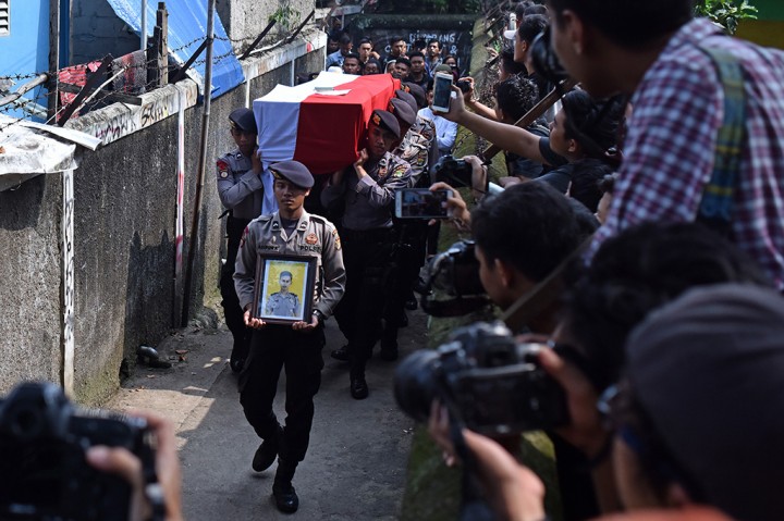 Detail Foto Korban Bom Kampung Melayu Nomer 38