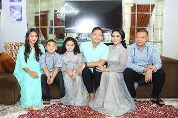 Detail Foto Krisdayanti Dan Keluarga Nomer 7