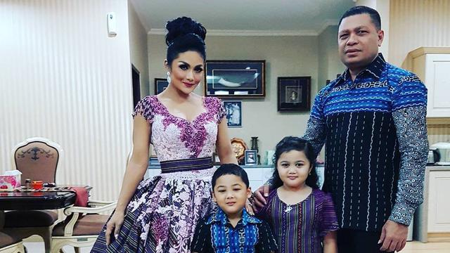 Detail Foto Krisdayanti Dan Keluarga Nomer 8