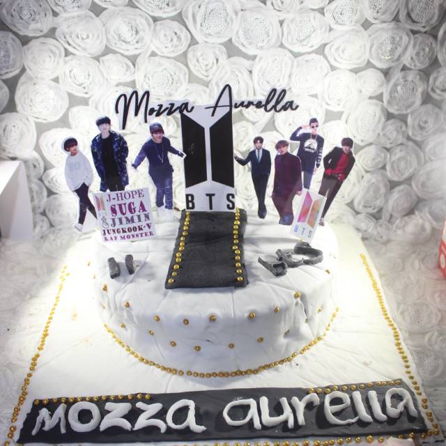 Detail Foto Kue Ulang Tahun Bts Nomer 17